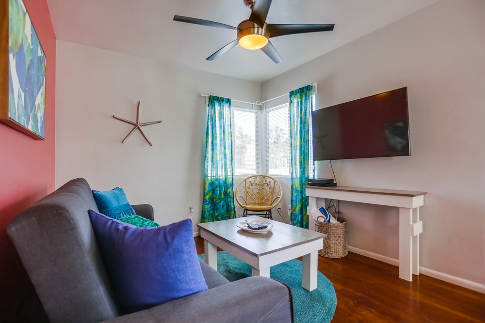 Virtual tour photo 9 of 28 for 809 Manhattan Ct