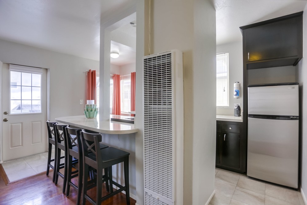 Virtual tour photo 13 of 28 for 809 Manhattan Ct