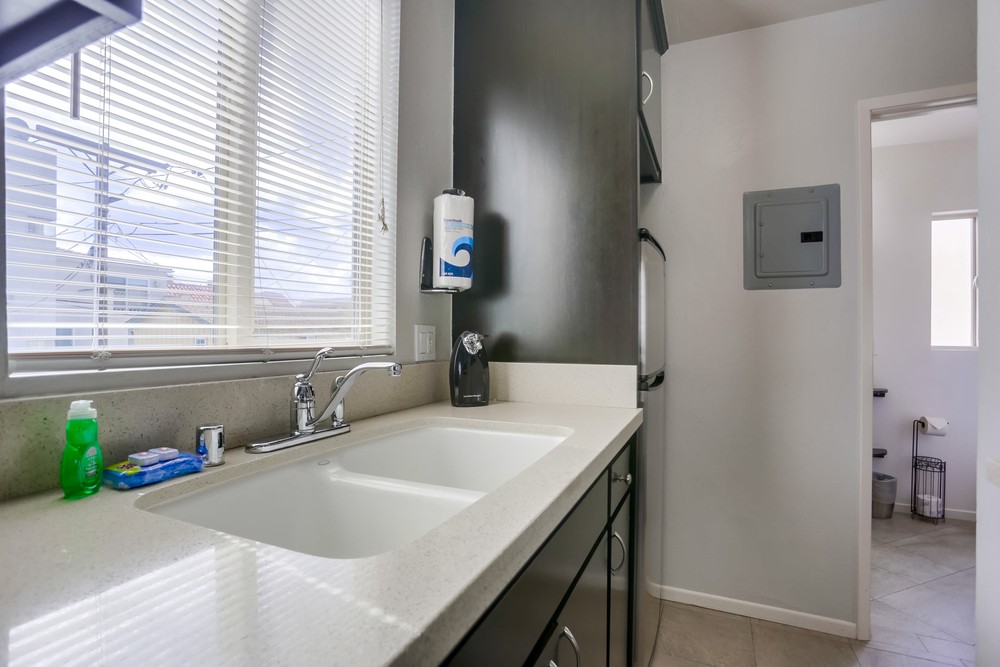 Virtual tour photo 18 of 28 for 809 Manhattan Ct