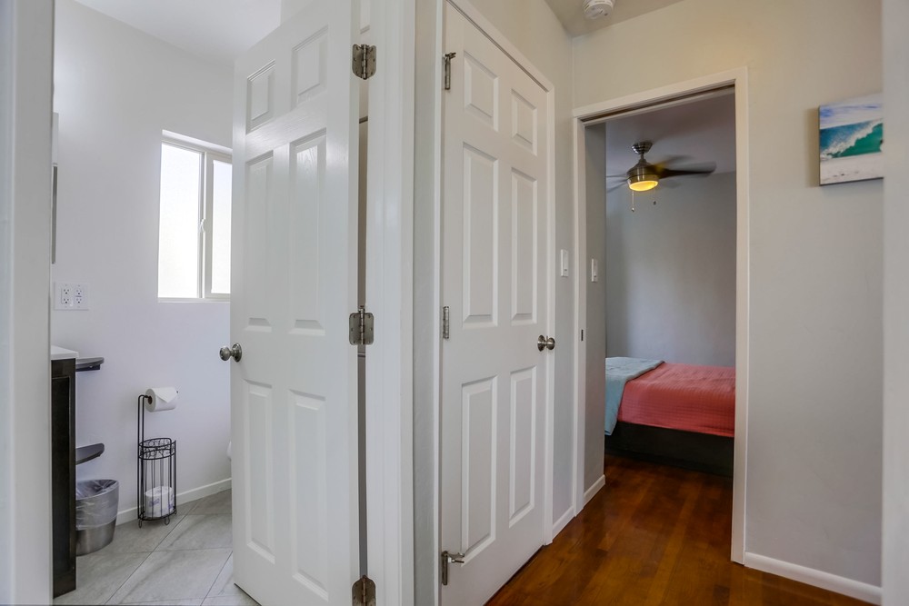 Virtual tour photo 21 of 28 for 809 Manhattan Ct