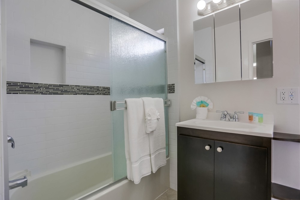 Virtual tour photo 26 of 28 for 809 Manhattan Ct