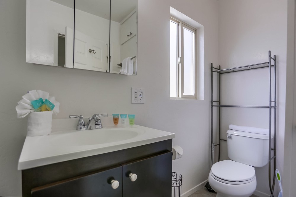 Virtual tour photo 27 of 28 for 809 Manhattan Ct