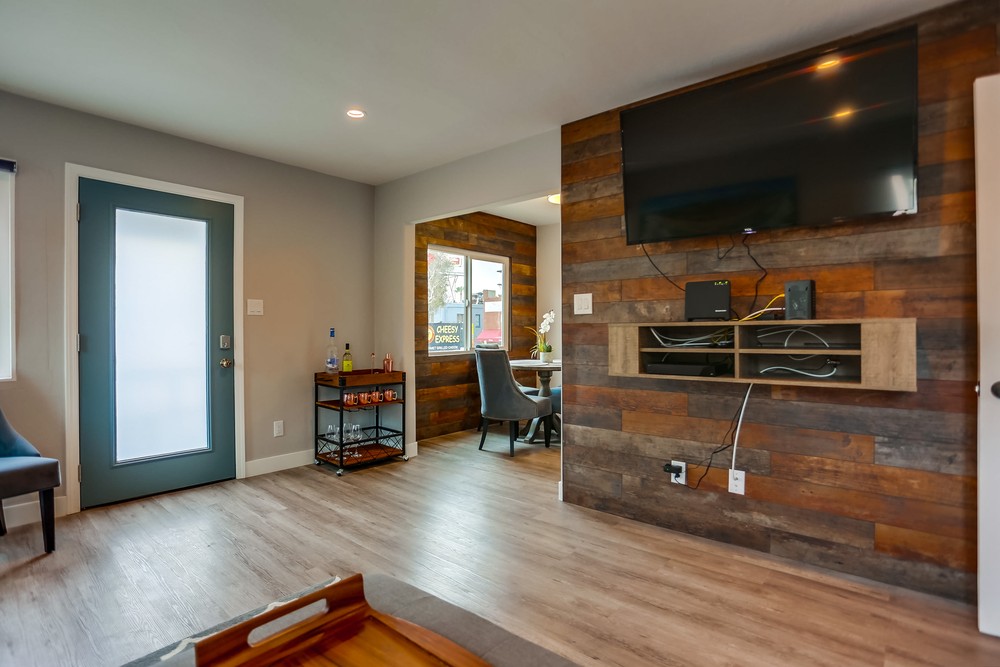 Virtual tour photo 6 of 27 for 810 Island Ct