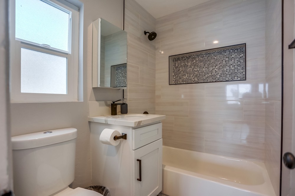 Virtual tour photo 21 of 27 for 810 Island Ct