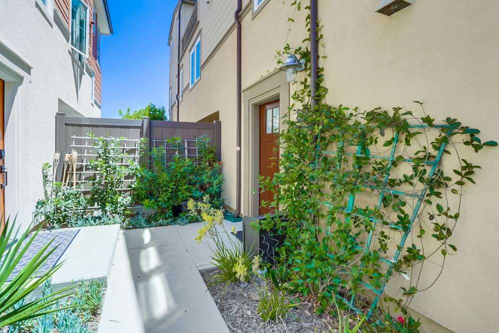 Virtual tour photo 5 of 38 for 810 Santa Barbara Pl