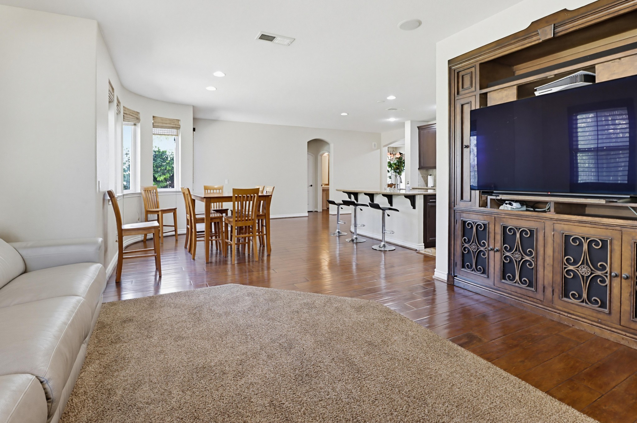 Virtual tour photo 13 of 63 for 810 Scenic Terrace Pl