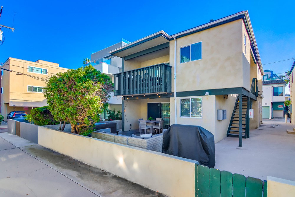 Virtual tour photo 1 of 45 for 811 Manhattan Ct