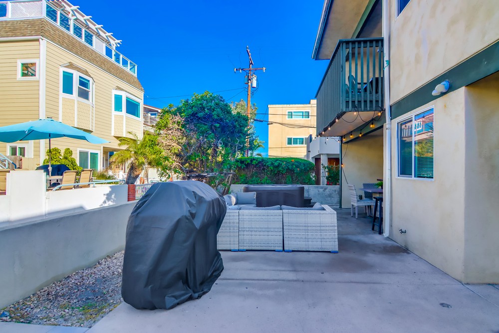 Virtual tour photo 3 of 45 for 811 Manhattan Ct