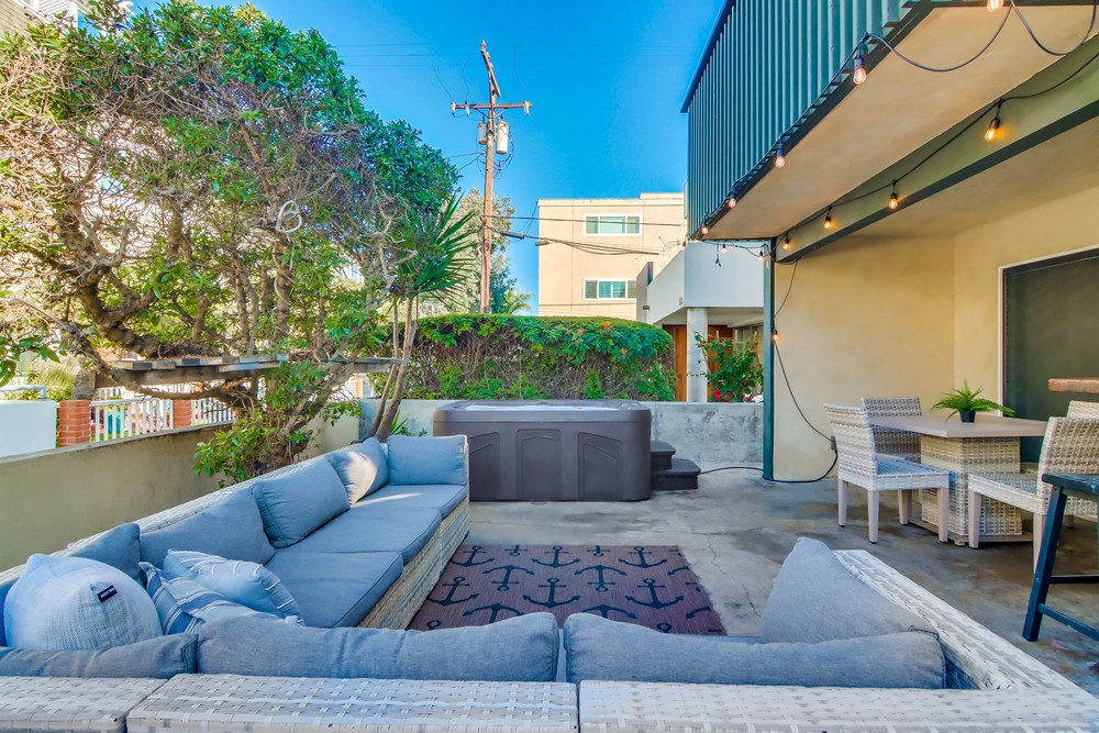Virtual tour photo 5 of 45 for 811 Manhattan Ct