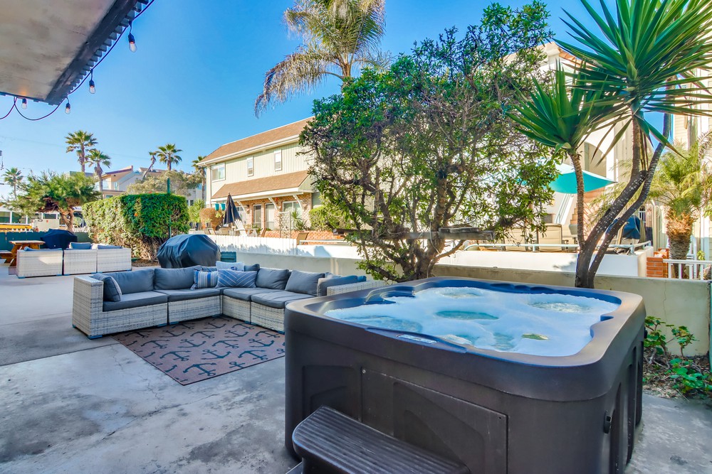 Virtual tour photo 9 of 45 for 811 Manhattan Ct