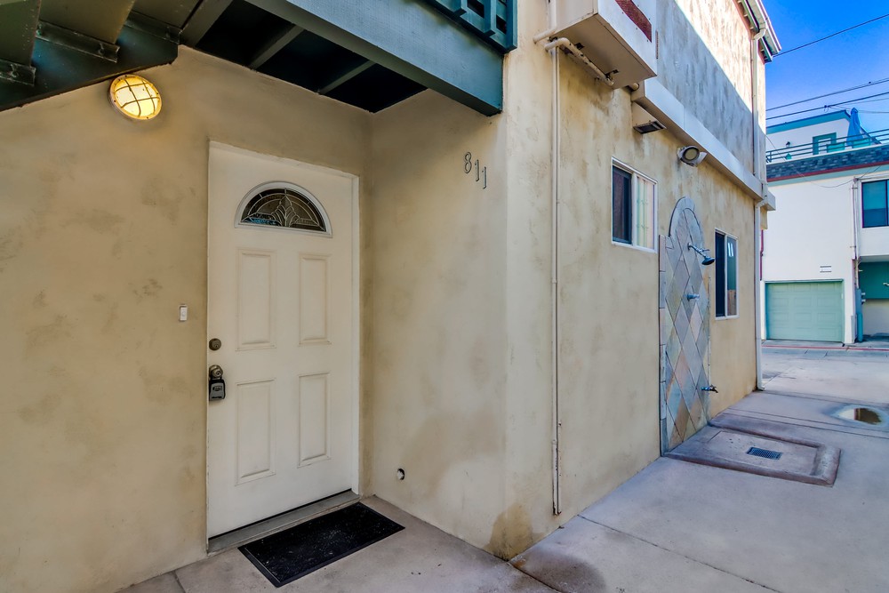 Virtual tour photo 16 of 45 for 811 Manhattan Ct