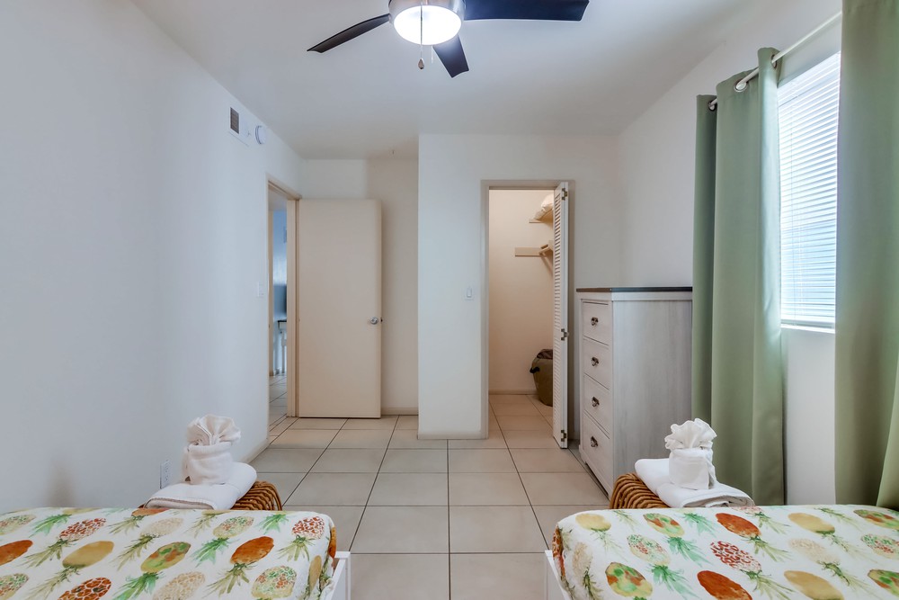 Virtual tour photo 43 of 45 for 811 Manhattan Ct