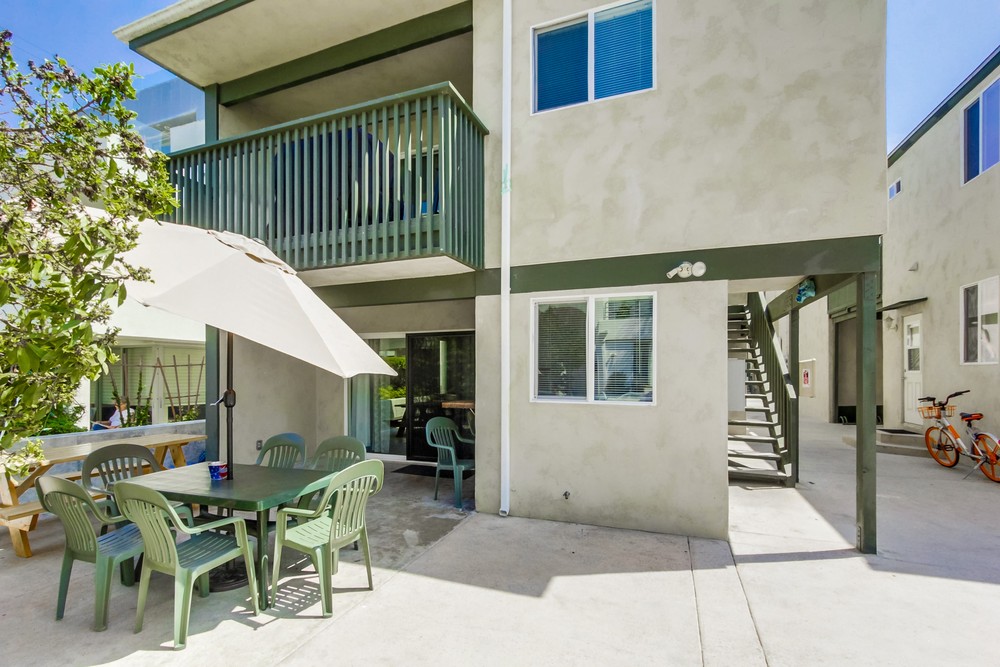 Virtual tour photo 3 of 32 for 811 Manhattan Ct