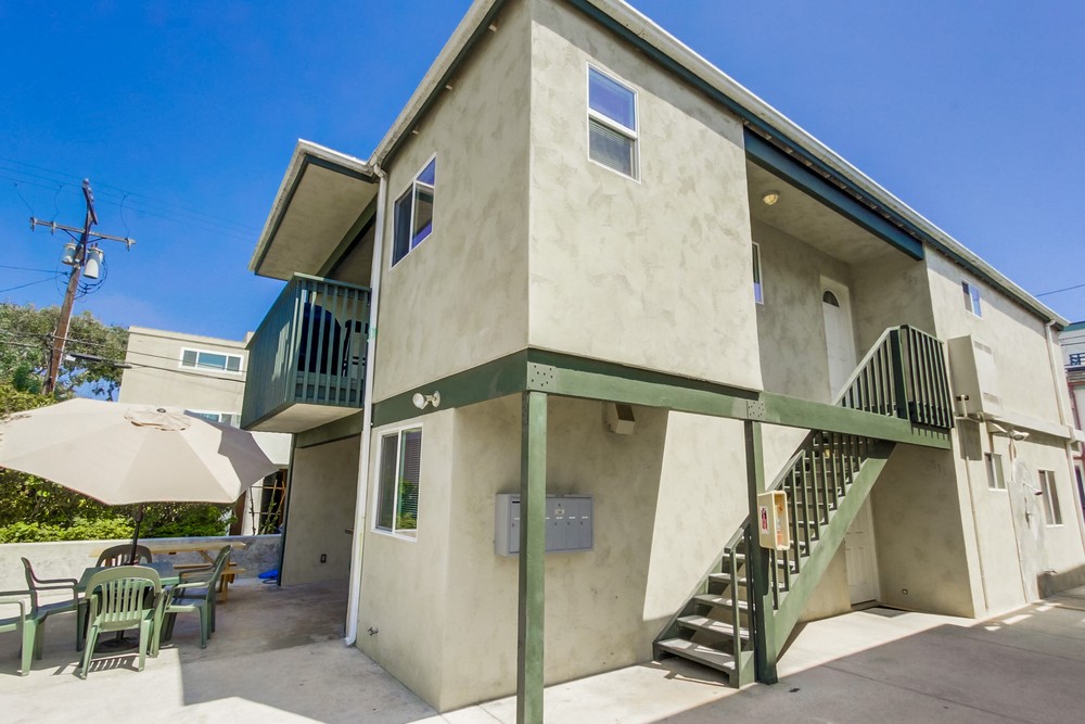 Virtual tour photo 5 of 32 for 811 Manhattan Ct
