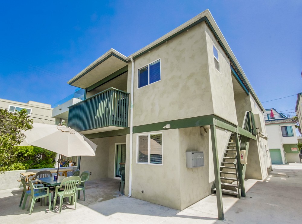 Virtual tour photo 6 of 32 for 811 Manhattan Ct