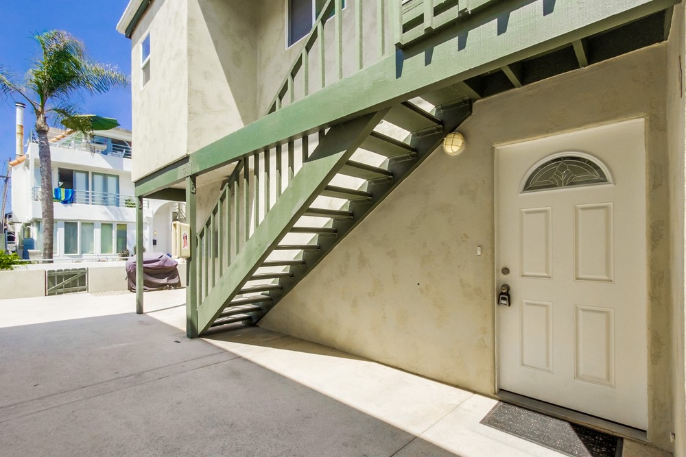 Virtual tour photo 7 of 32 for 811 Manhattan Ct