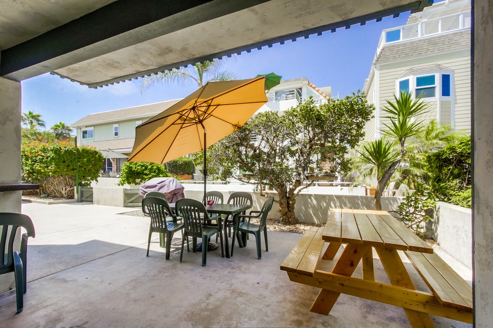 Virtual tour photo 12 of 32 for 811 Manhattan Ct