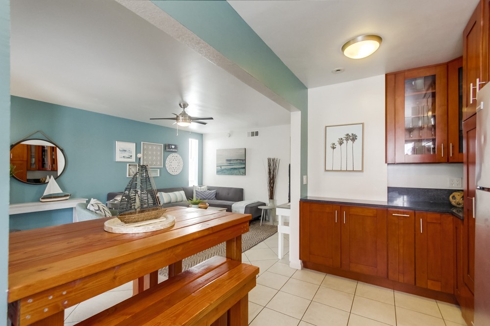 Virtual tour photo 22 of 32 for 811 Manhattan Ct