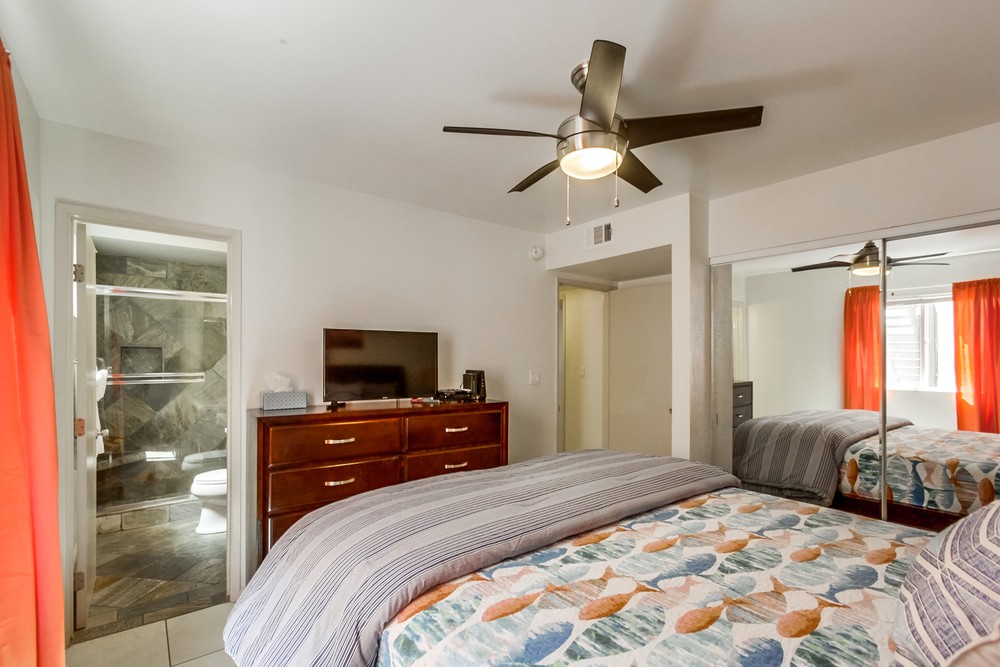 Virtual tour photo 26 of 32 for 811 Manhattan Ct