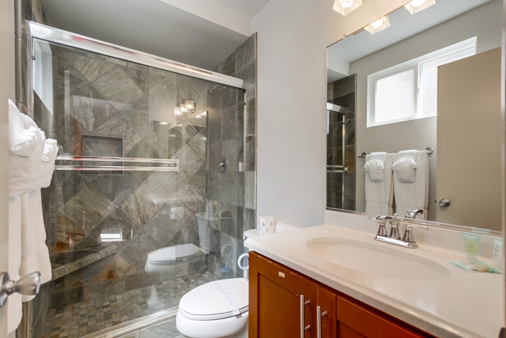 Virtual tour photo 27 of 32 for 811 Manhattan Ct