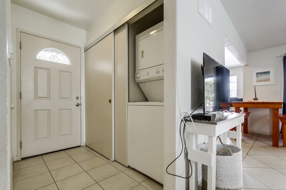 Virtual tour photo 31 of 32 for 811 Manhattan Ct