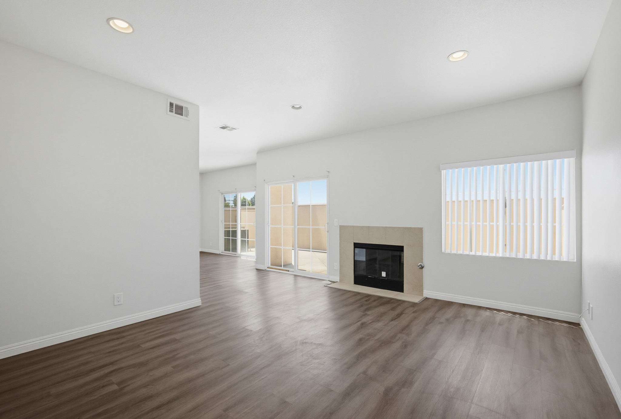 Virtual tour photo 9 of 45 for 811 N Turner Ave Unit 10