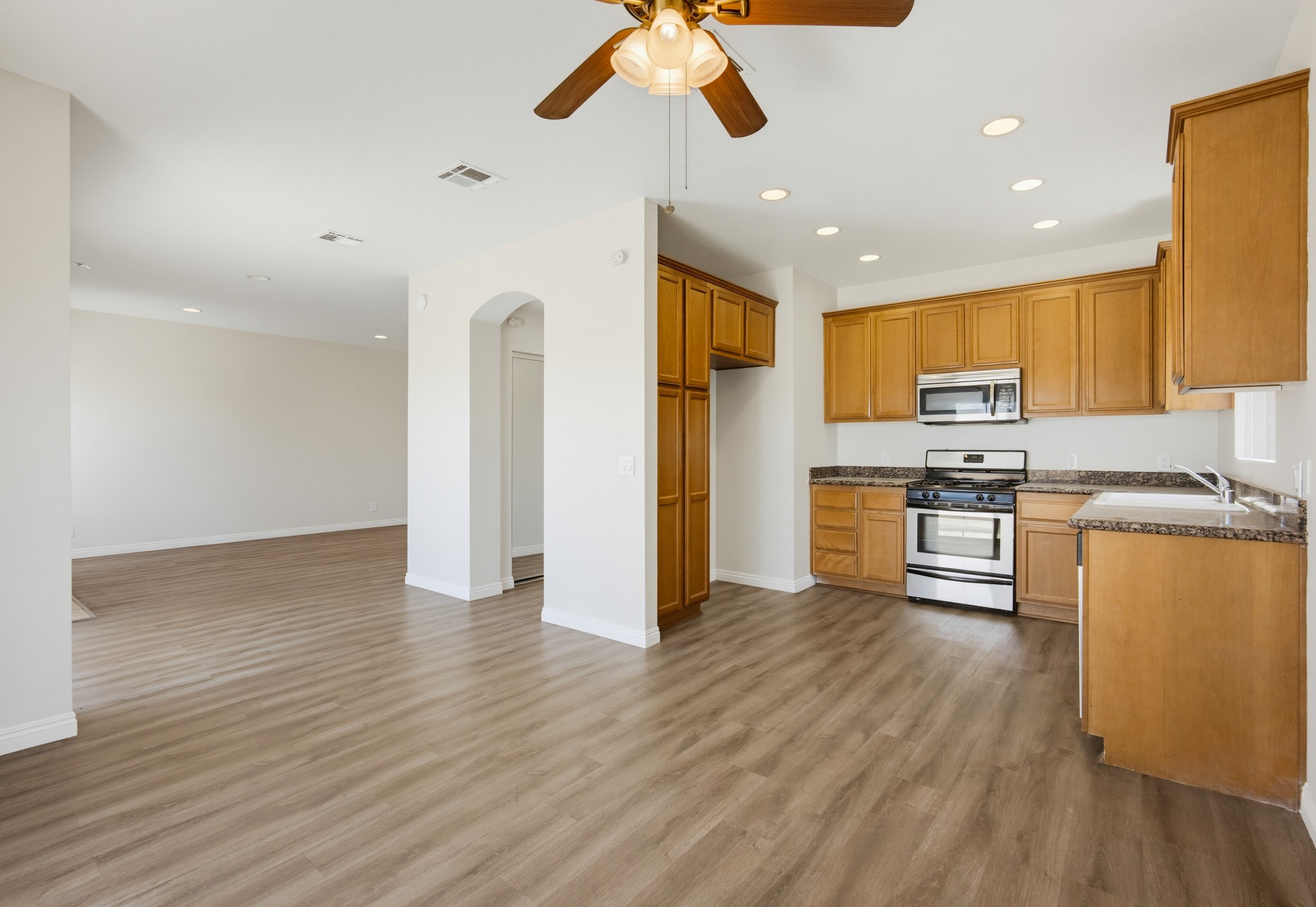 Virtual tour photo 14 of 45 for 811 N Turner Ave Unit 10