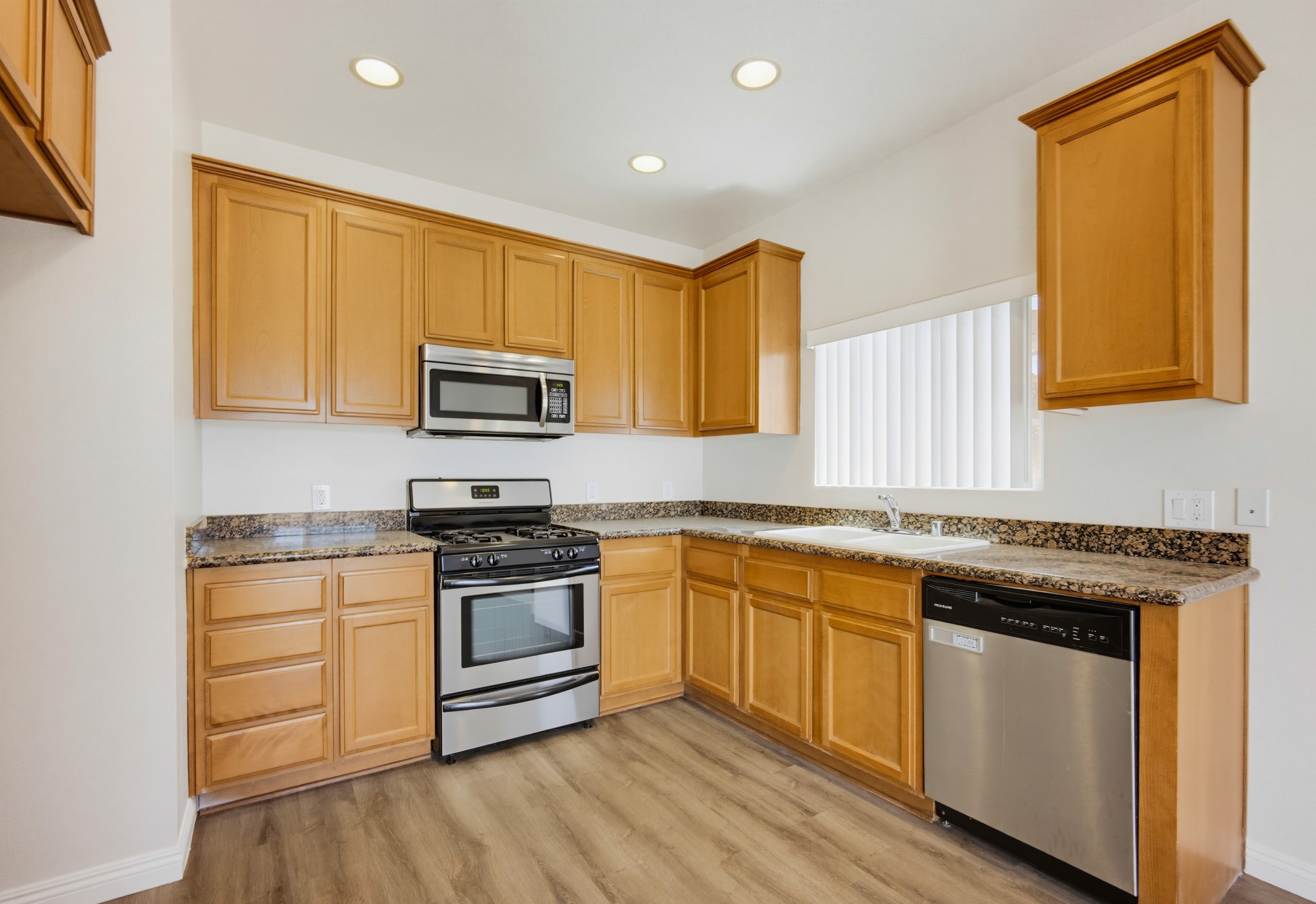Virtual tour photo 16 of 45 for 811 N Turner Ave Unit 10