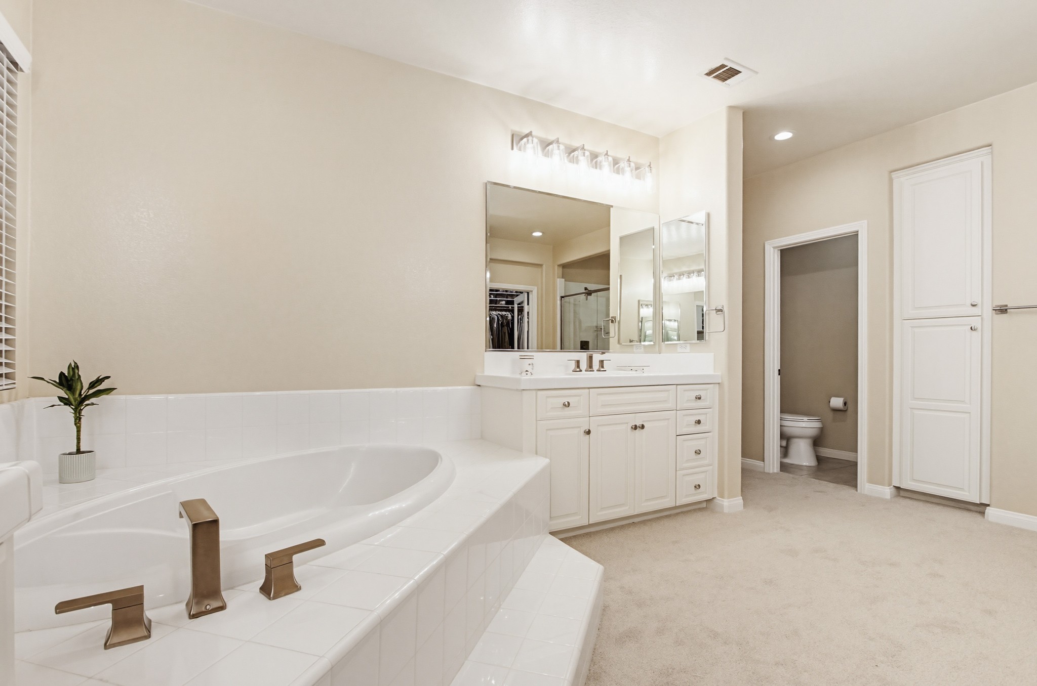 Virtual tour photo 53 of 87 for 8124 Calle Catalonia