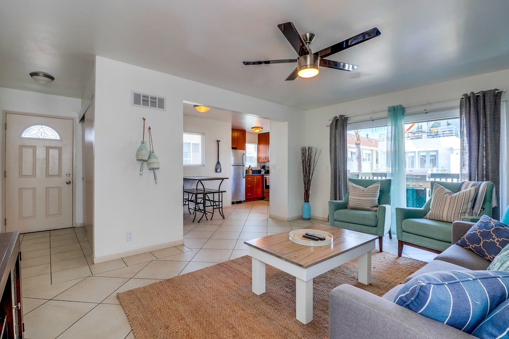 Virtual tour photo 8 of 44 for 813 Manhattan Ct
