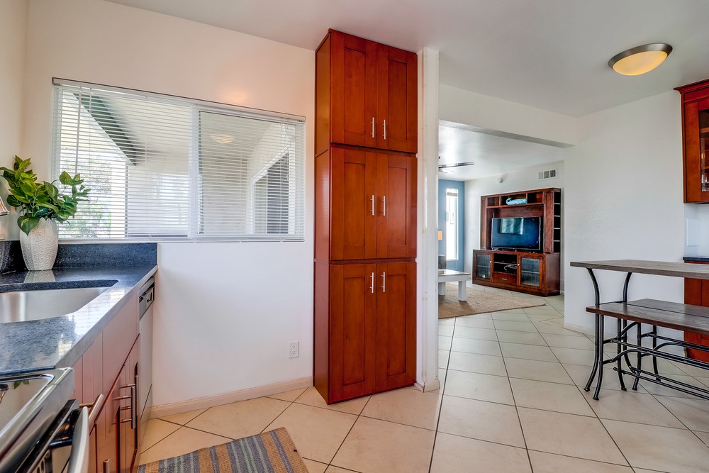 Virtual tour photo 17 of 44 for 813 Manhattan Ct