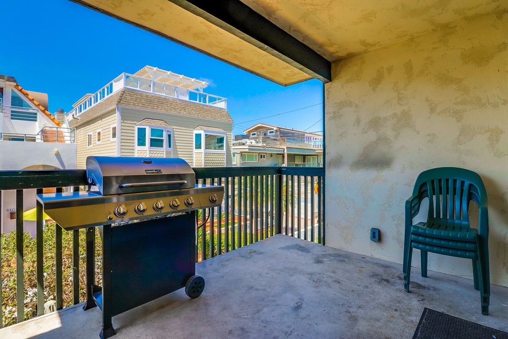 Virtual tour photo 22 of 44 for 813 Manhattan Ct