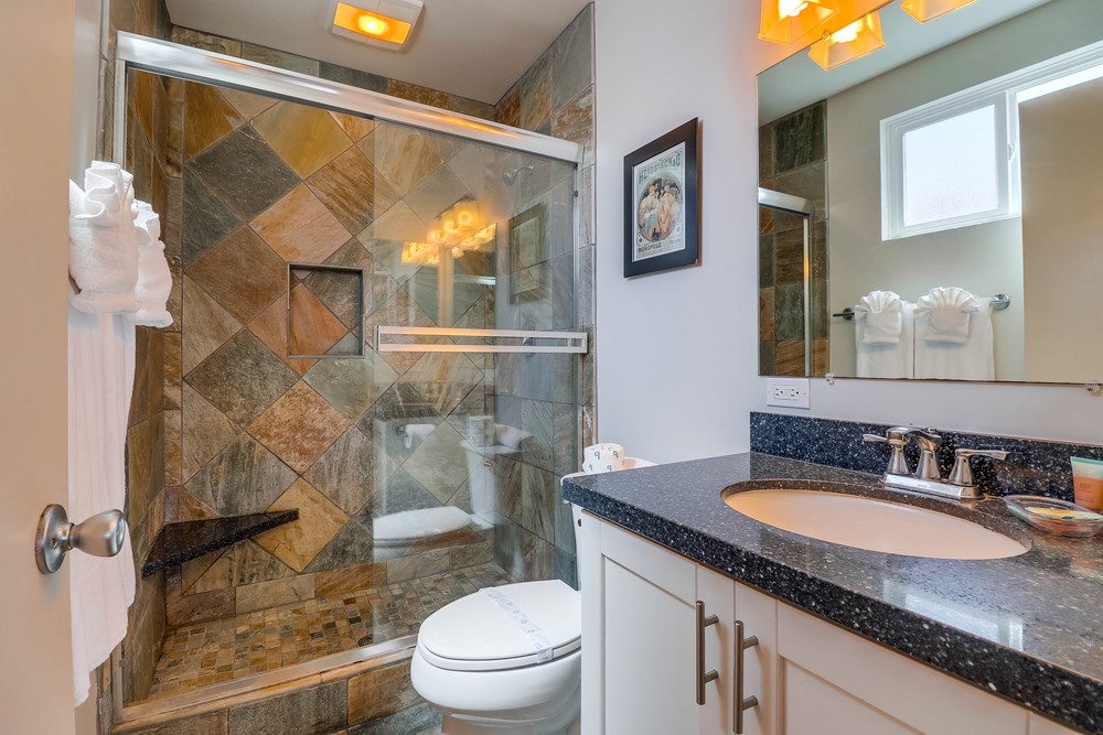 Virtual tour photo 34 of 44 for 813 Manhattan Ct
