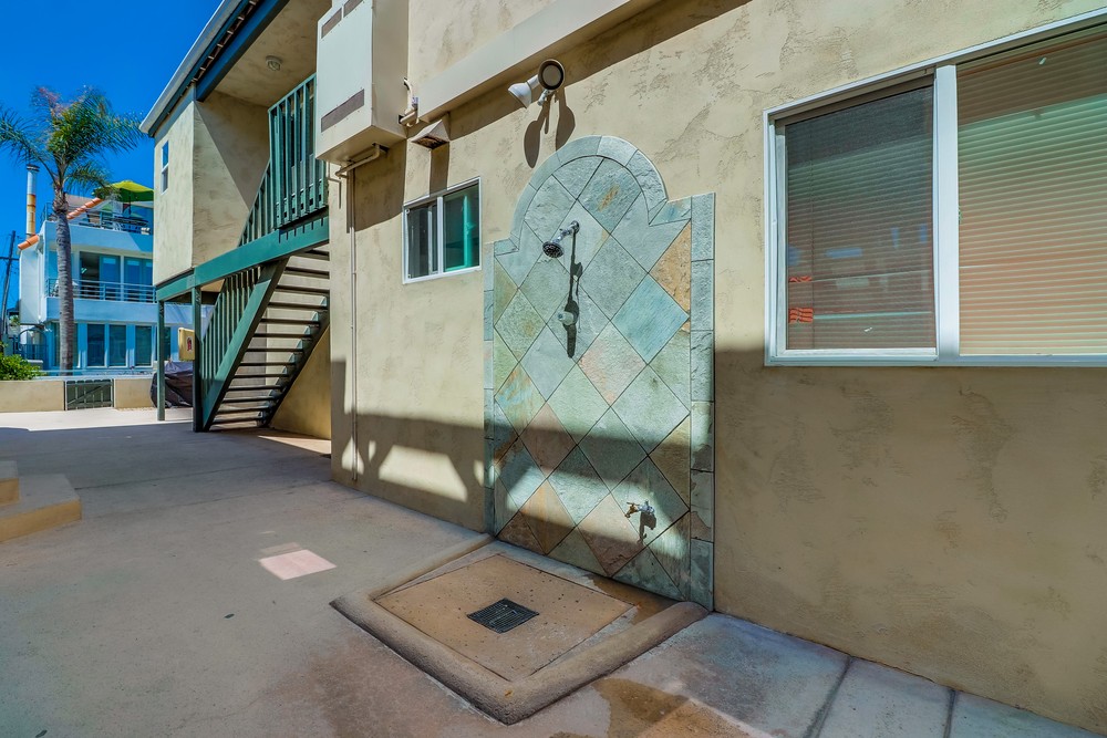 Virtual tour photo 43 of 44 for 813 Manhattan Ct