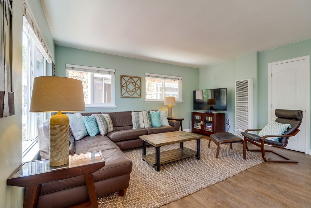 Virtual tour photo 8 of 68 for 814-816 Jamaica Ct