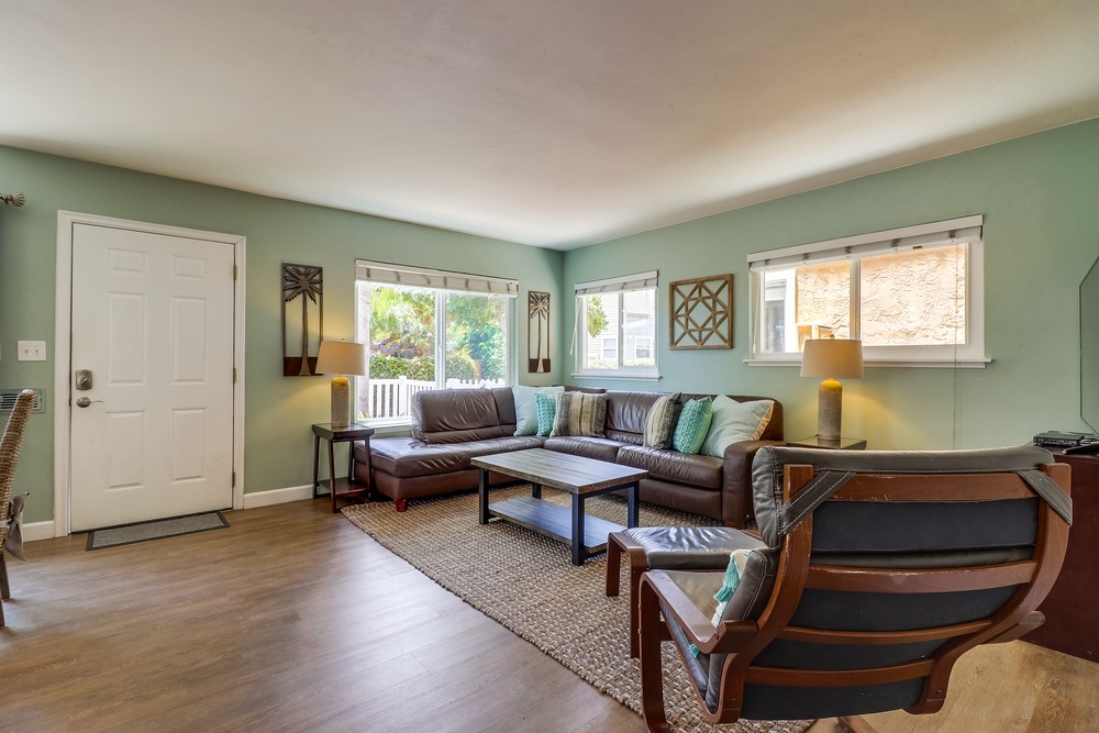 Virtual tour photo 9 of 68 for 814-816 Jamaica Ct