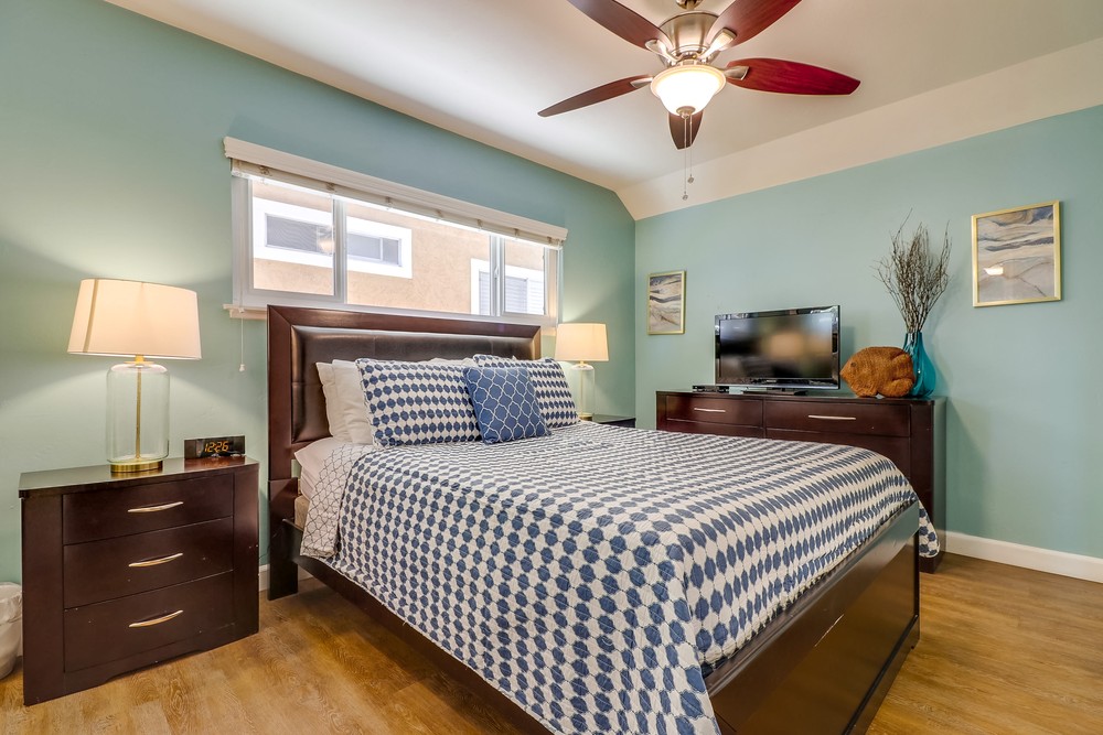 Virtual tour photo 25 of 68 for 814-816 Jamaica Ct