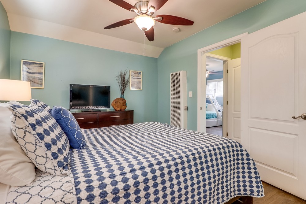 Virtual tour photo 26 of 68 for 814-816 Jamaica Ct
