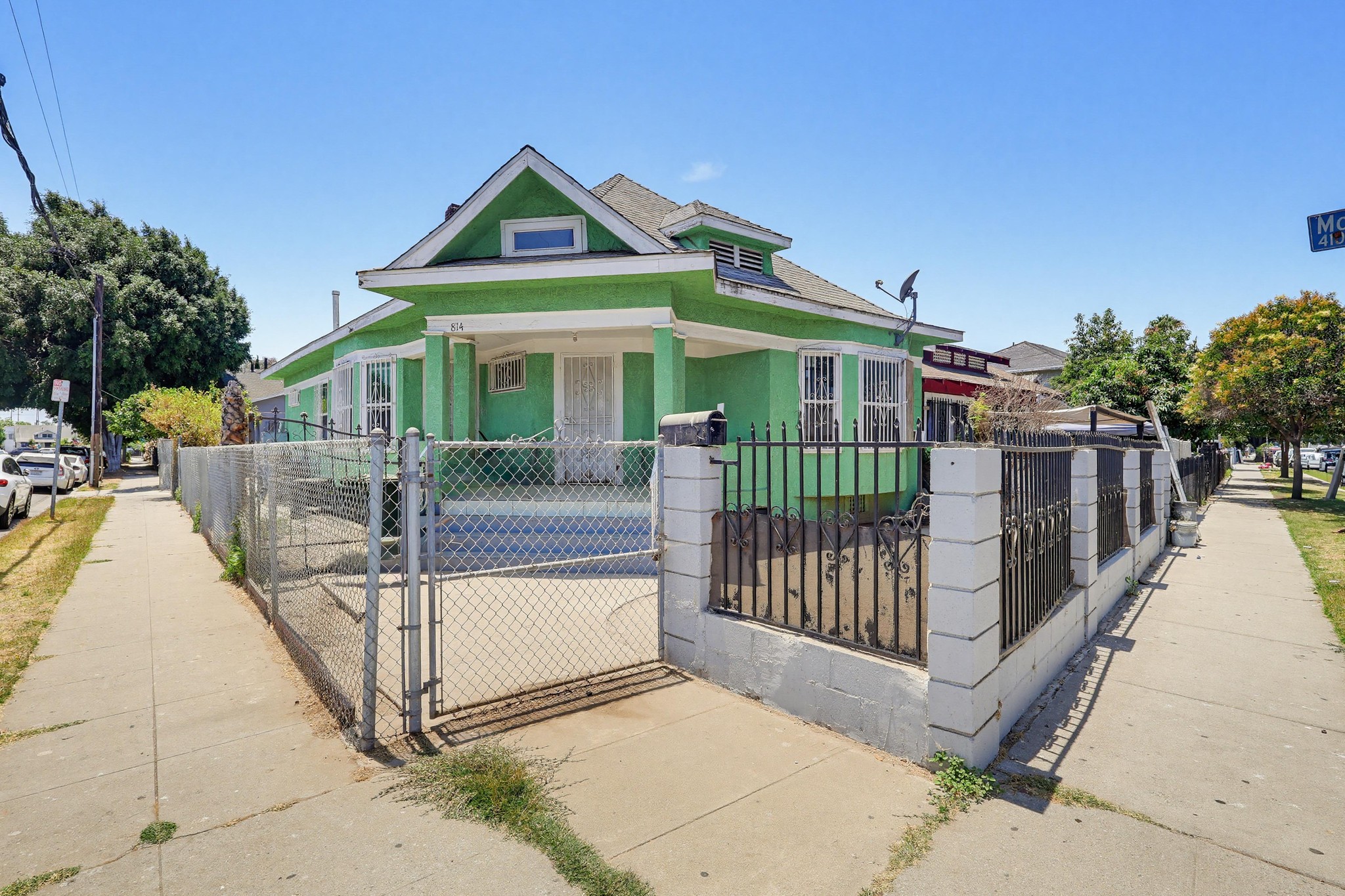 Virtual tour photo 1 of 49 for 814 E 41st St