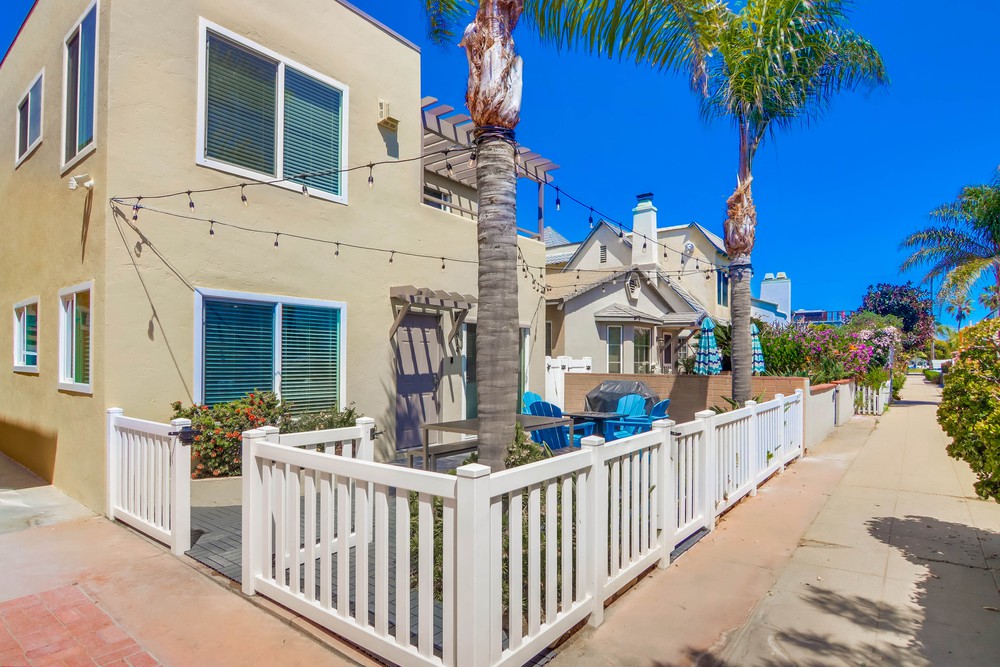 Virtual tour photo 1 of 45 for 814 Jamaica Ct