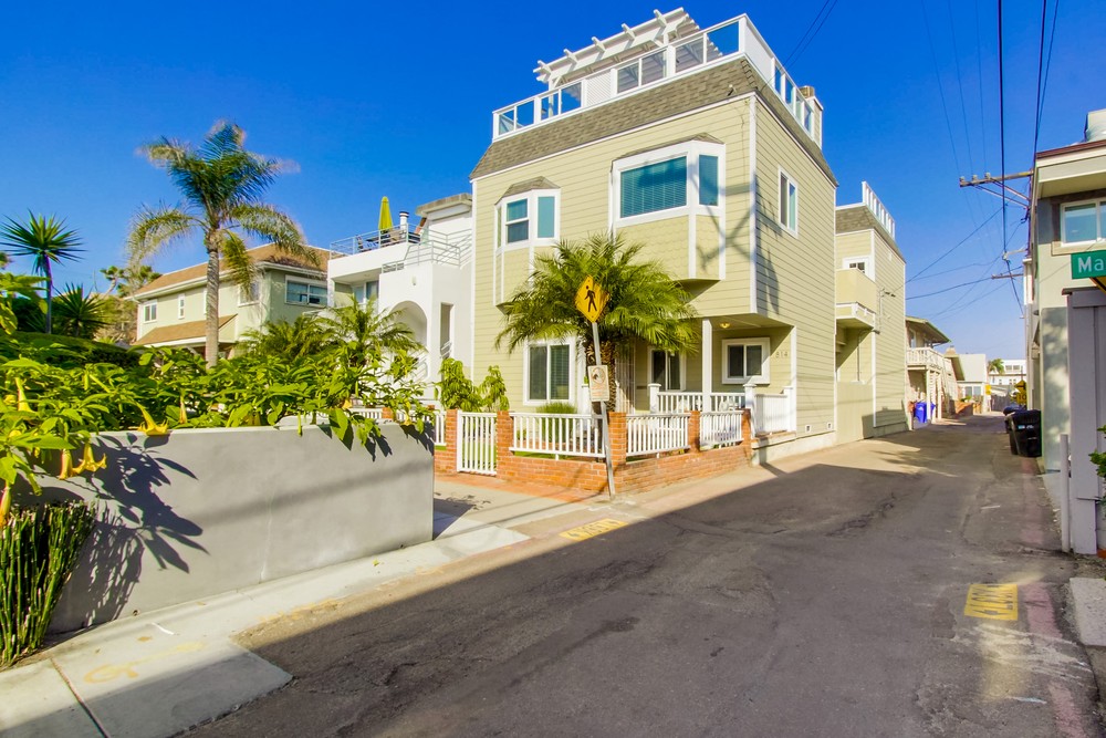 Virtual tour photo 1 of 82 for 814 Manhattan Ct