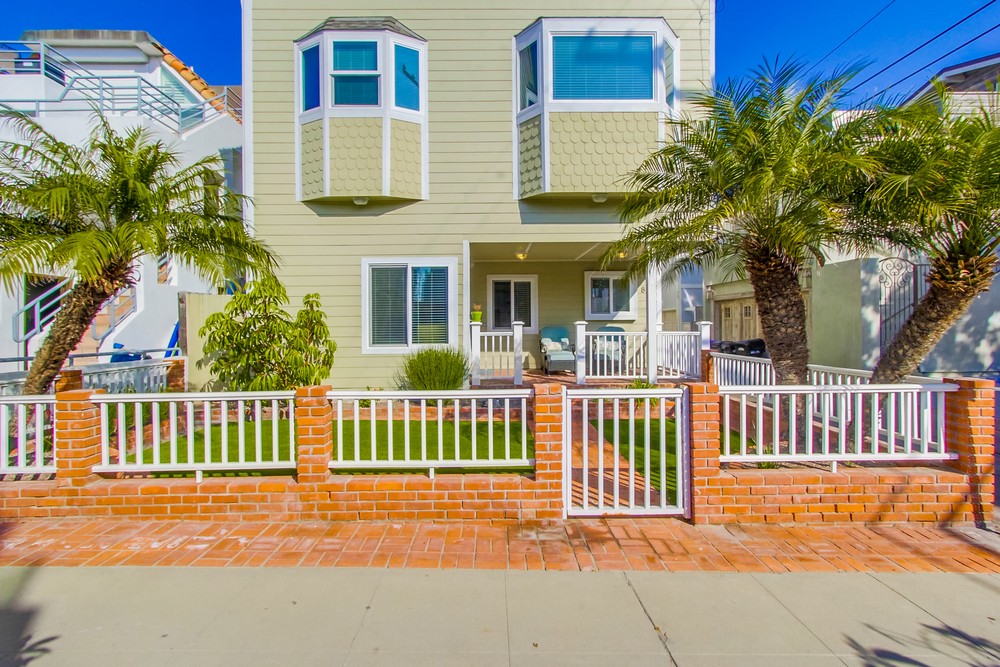 Virtual tour photo 3 of 82 for 814 Manhattan Ct