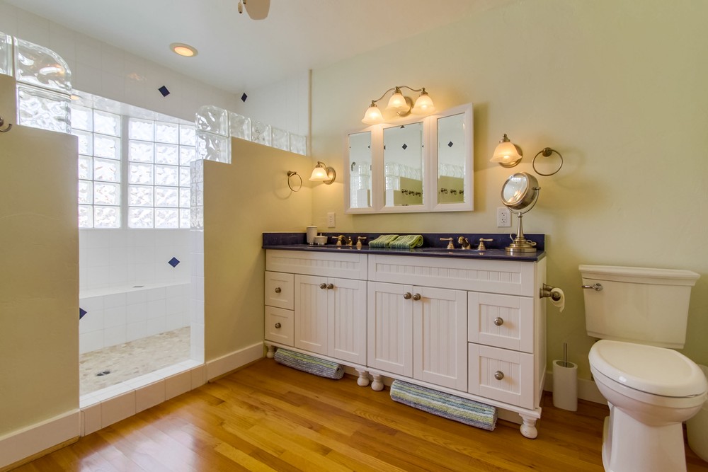 Virtual tour photo 54 of 82 for 814 Manhattan Ct