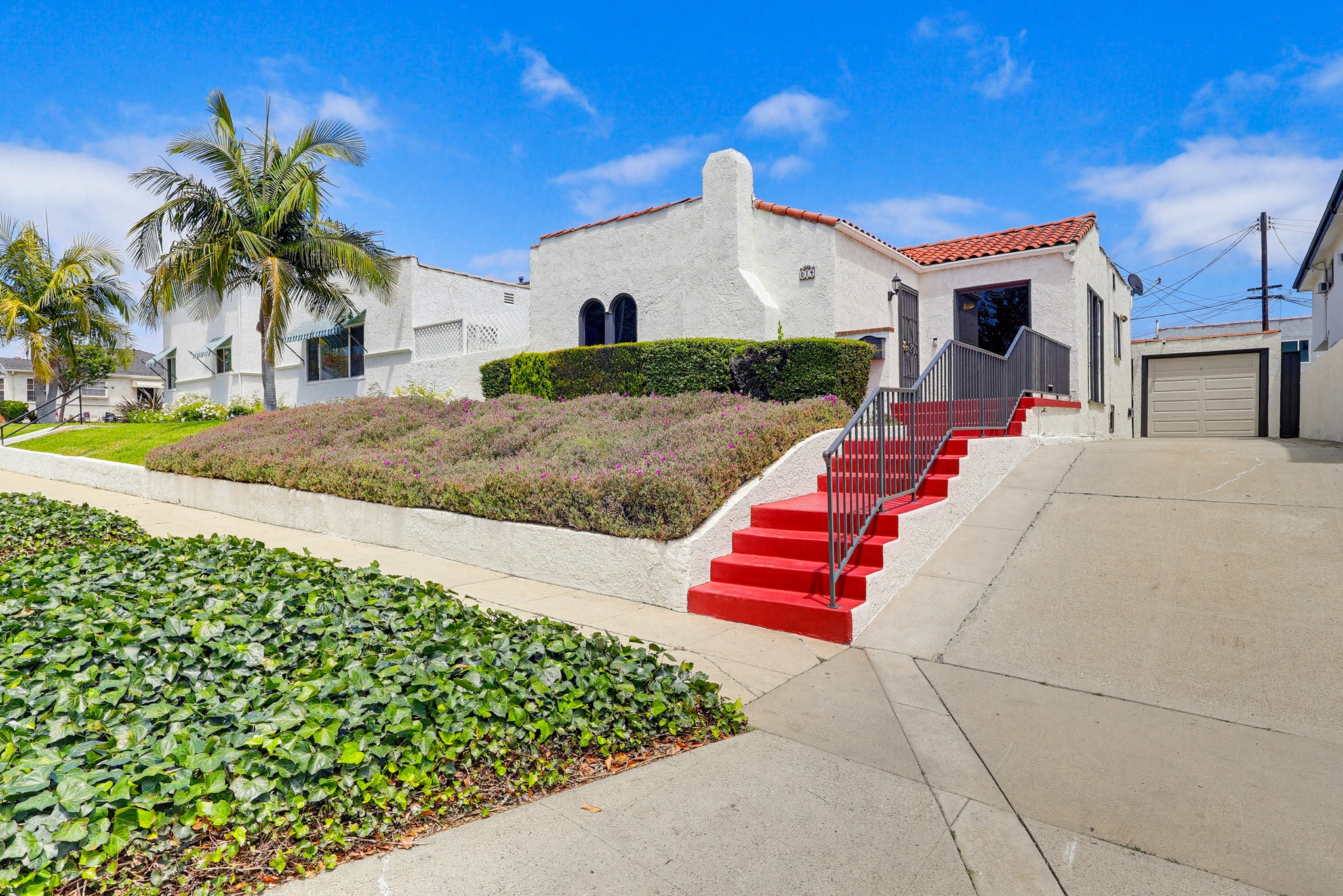 Virtual tour photo 1 of 59 for 814 S Alma St
