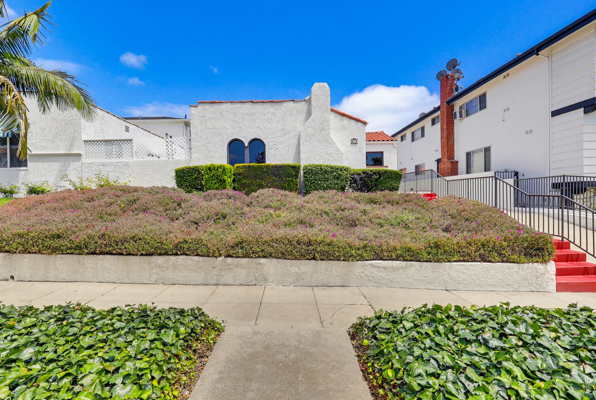 Virtual tour photo 3 of 59 for 814 S Alma St