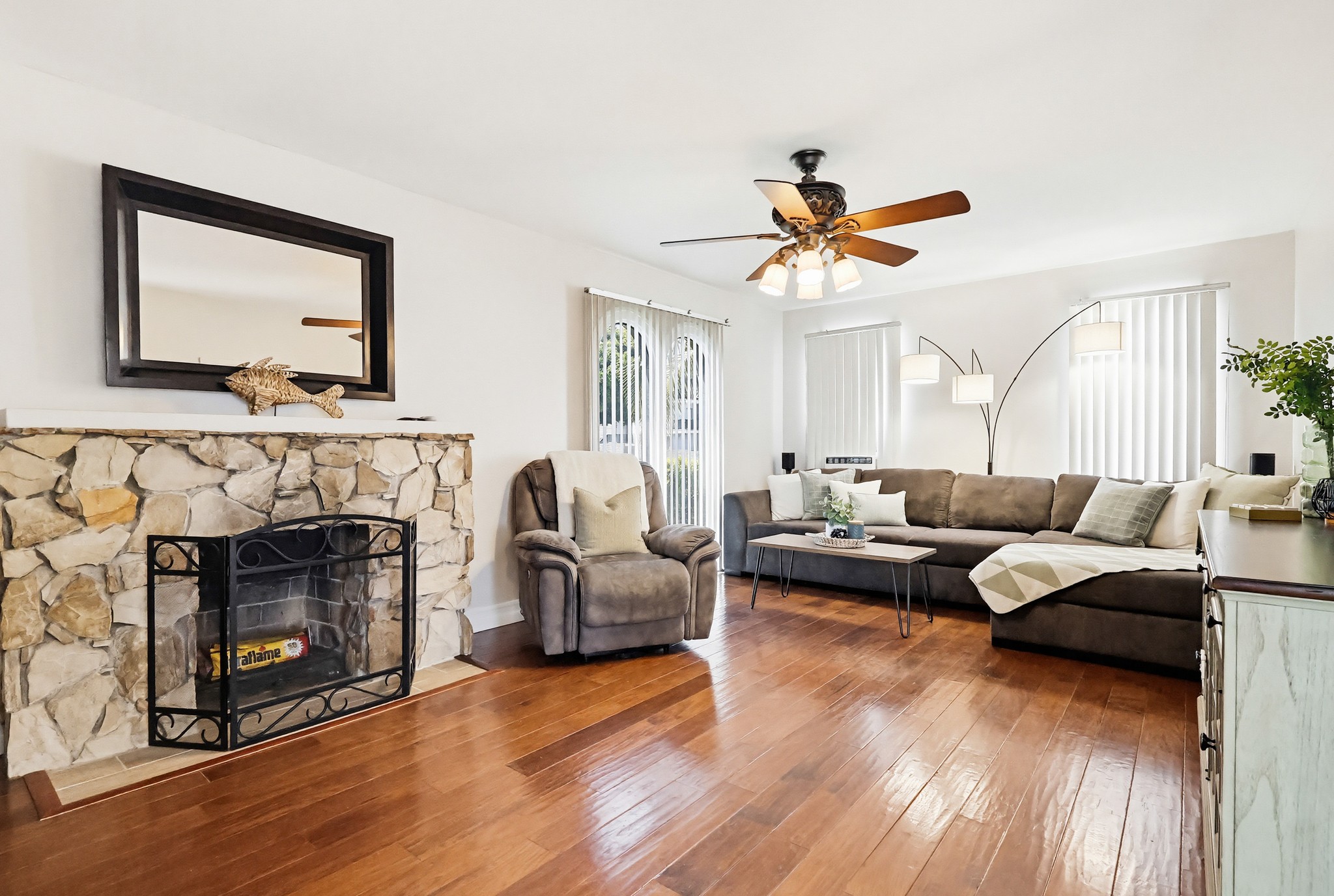 Virtual tour photo 9 of 59 for 814 S Alma St