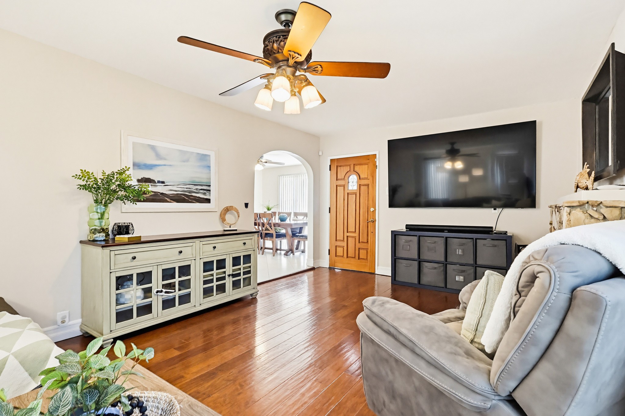 Virtual tour photo 15 of 59 for 814 S Alma St