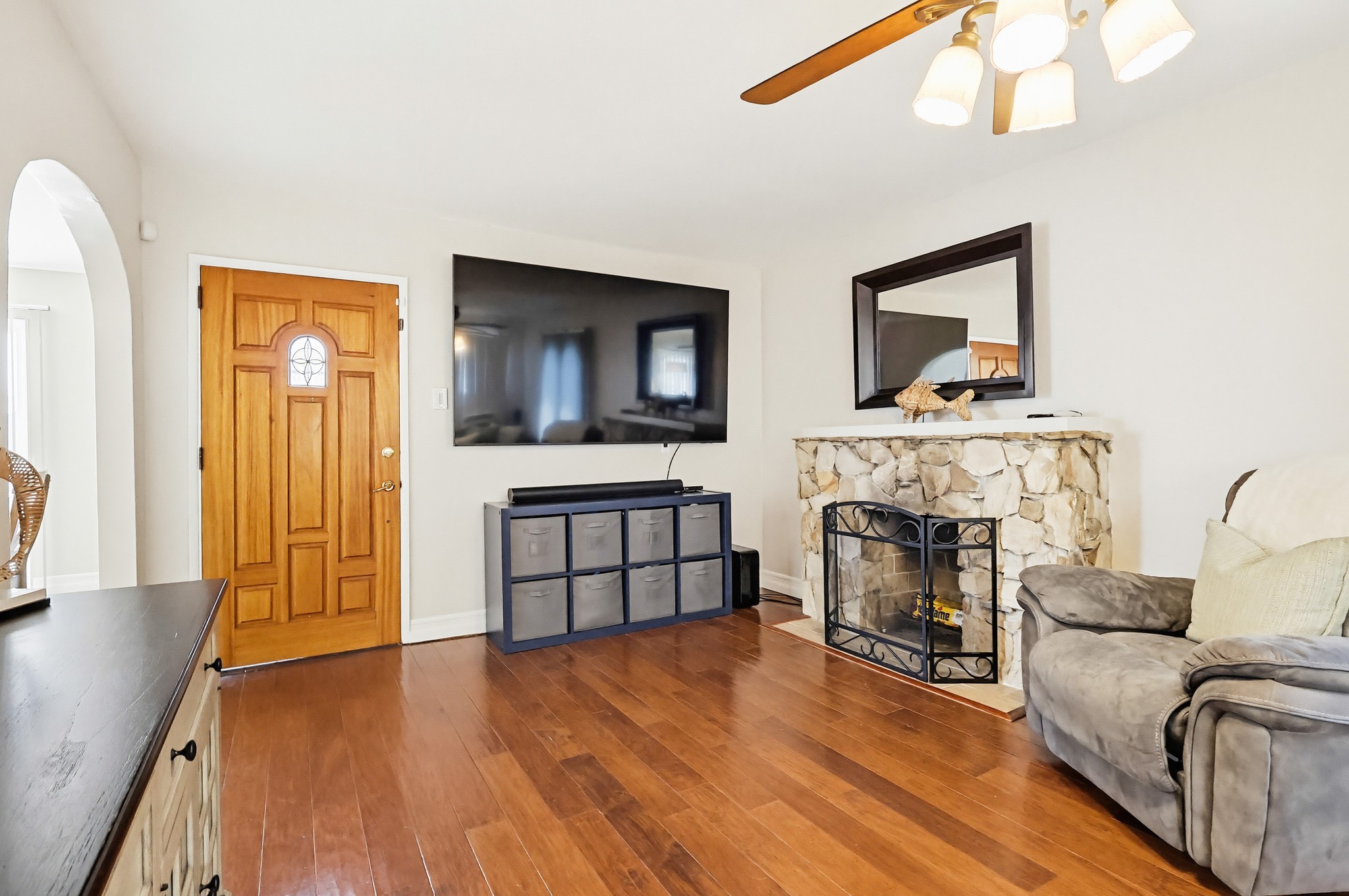 Virtual tour photo 16 of 59 for 814 S Alma St