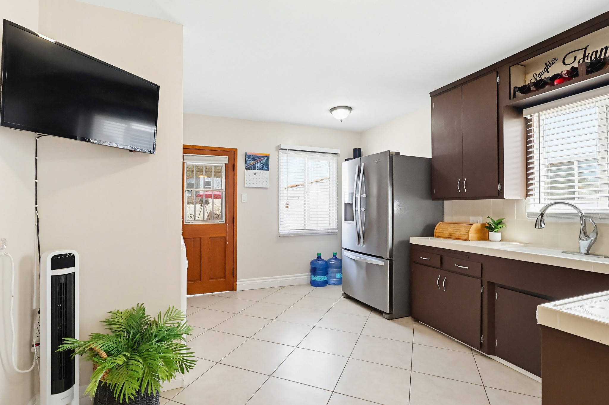 Virtual tour photo 23 of 59 for 814 S Alma St