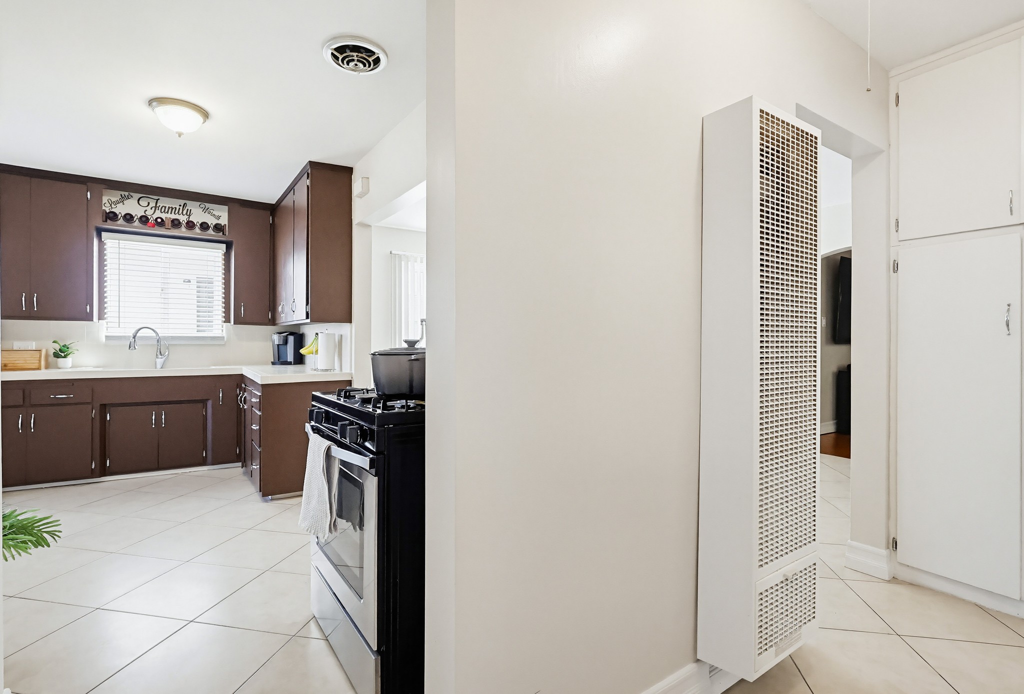 Virtual tour photo 34 of 59 for 814 S Alma St